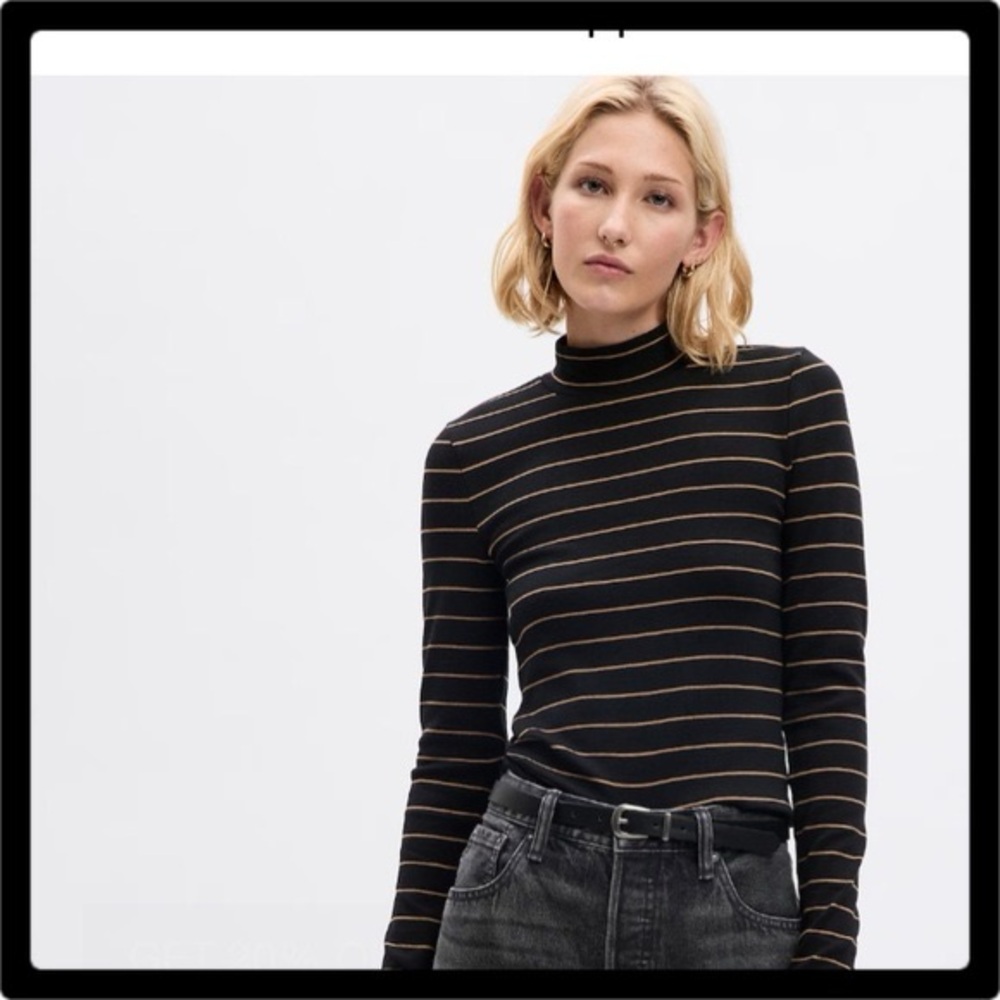 Gap Black and Tan Turtleneck Top